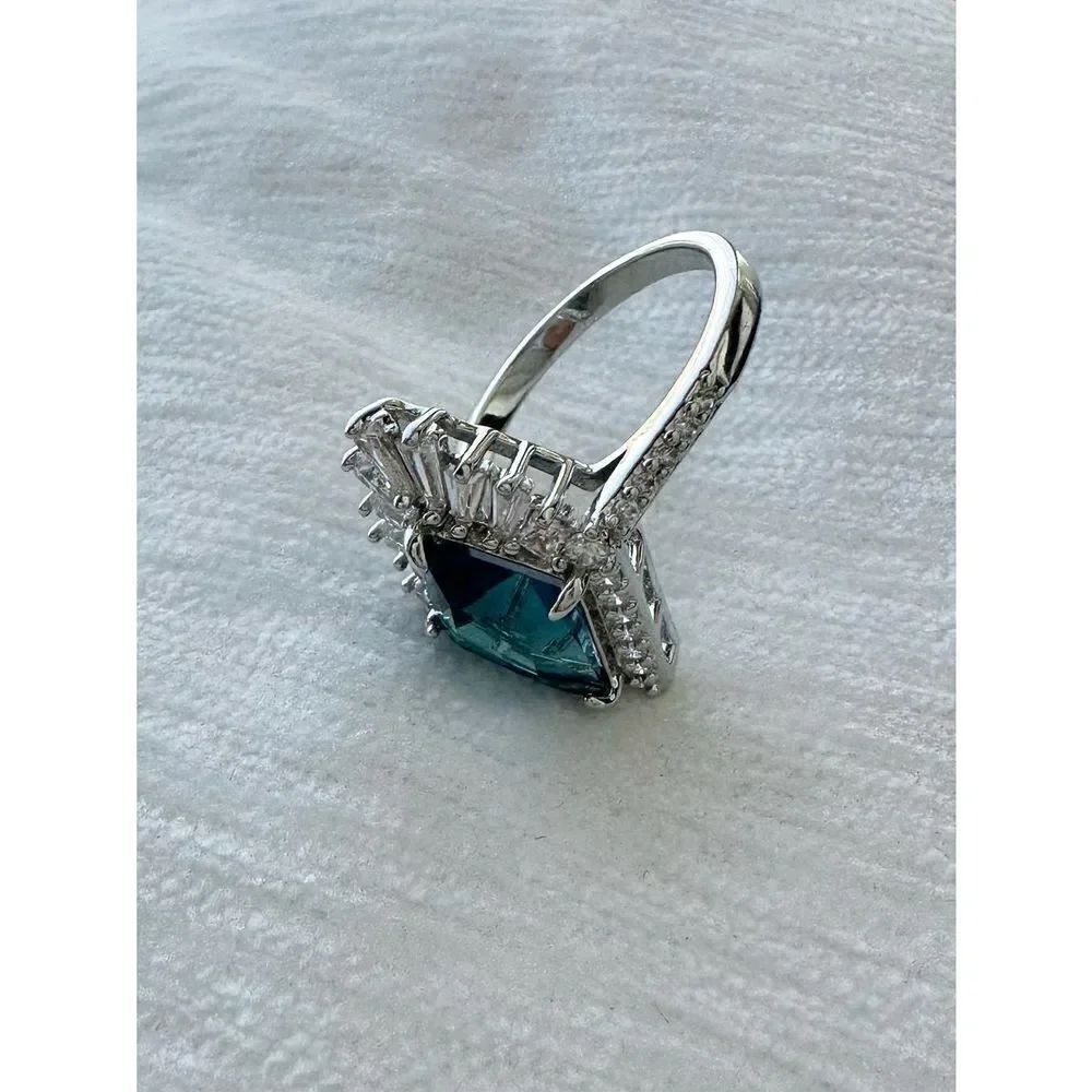 Elsa Ice Queen inspired ring ❄️ - Picture 5 of 7